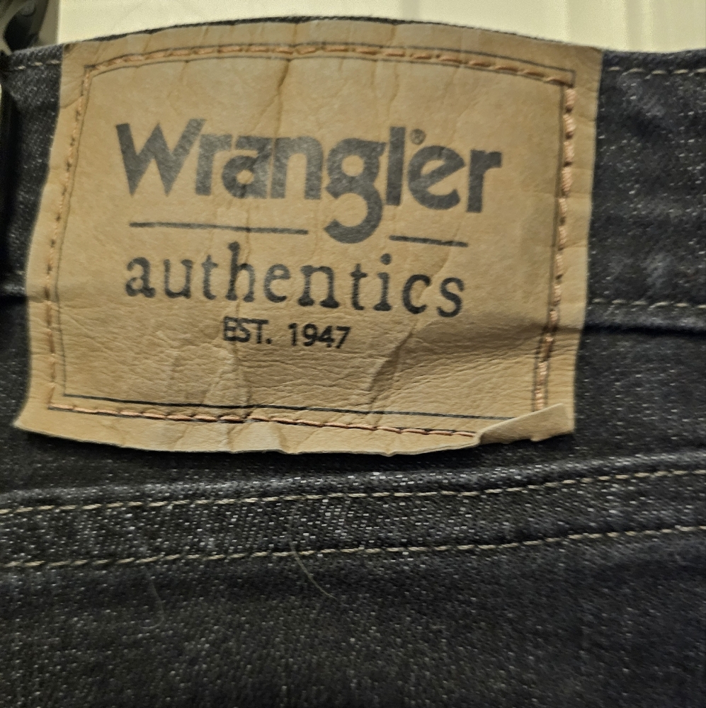 Wrangler Men's Black Denim Jeans - 48x30 - Picture 3 of 4